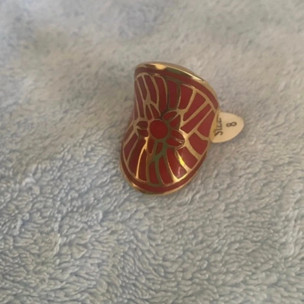 Red ring - Picture 2 of 6